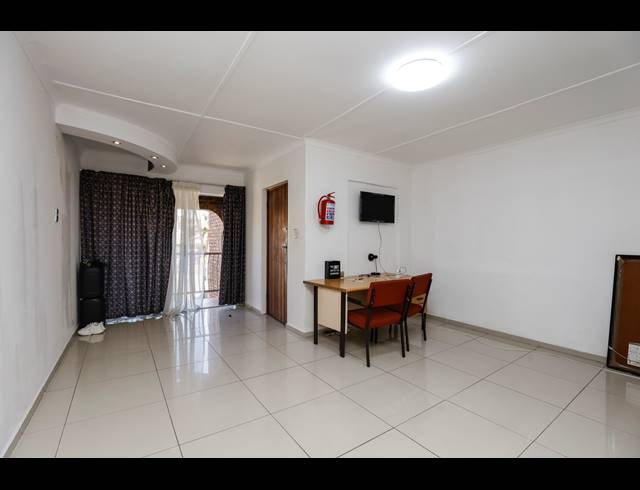8 BEDROOM HOUSE FOR SALE IN SPARKS ESTATE